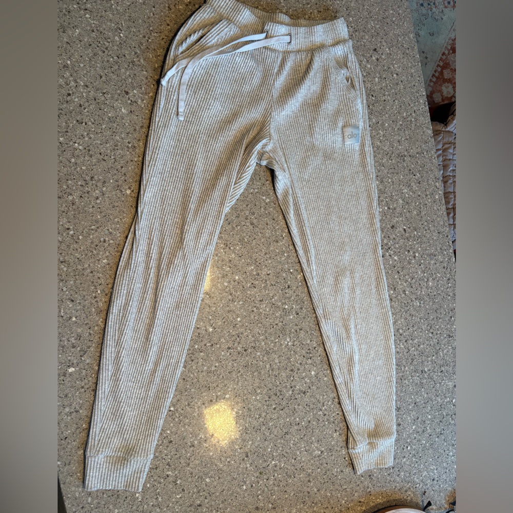 Alo | Muse Sweatpant XS - Picture 8 of 10
